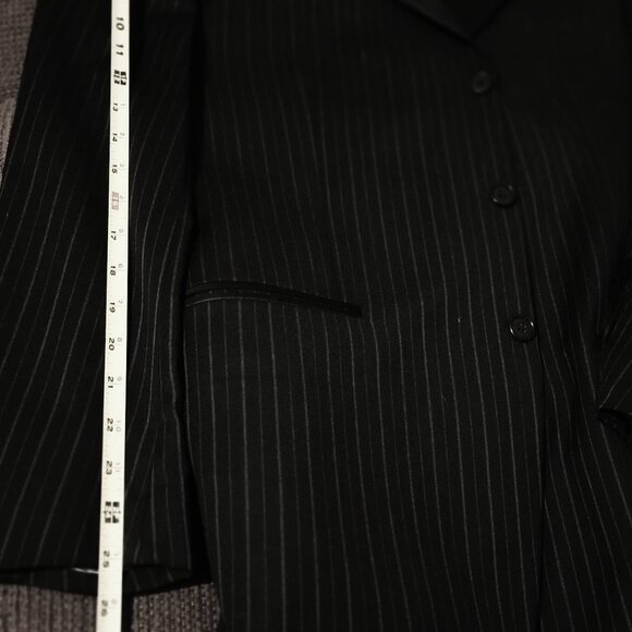 Bachrach Men 2 Peice Black with Gray Pinstripe Suit     42R - Picture 15 of 16